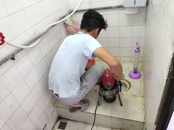 大同肥皂掉到马桶里把马桶堵住了怎么办？马桶堵住了怎么办